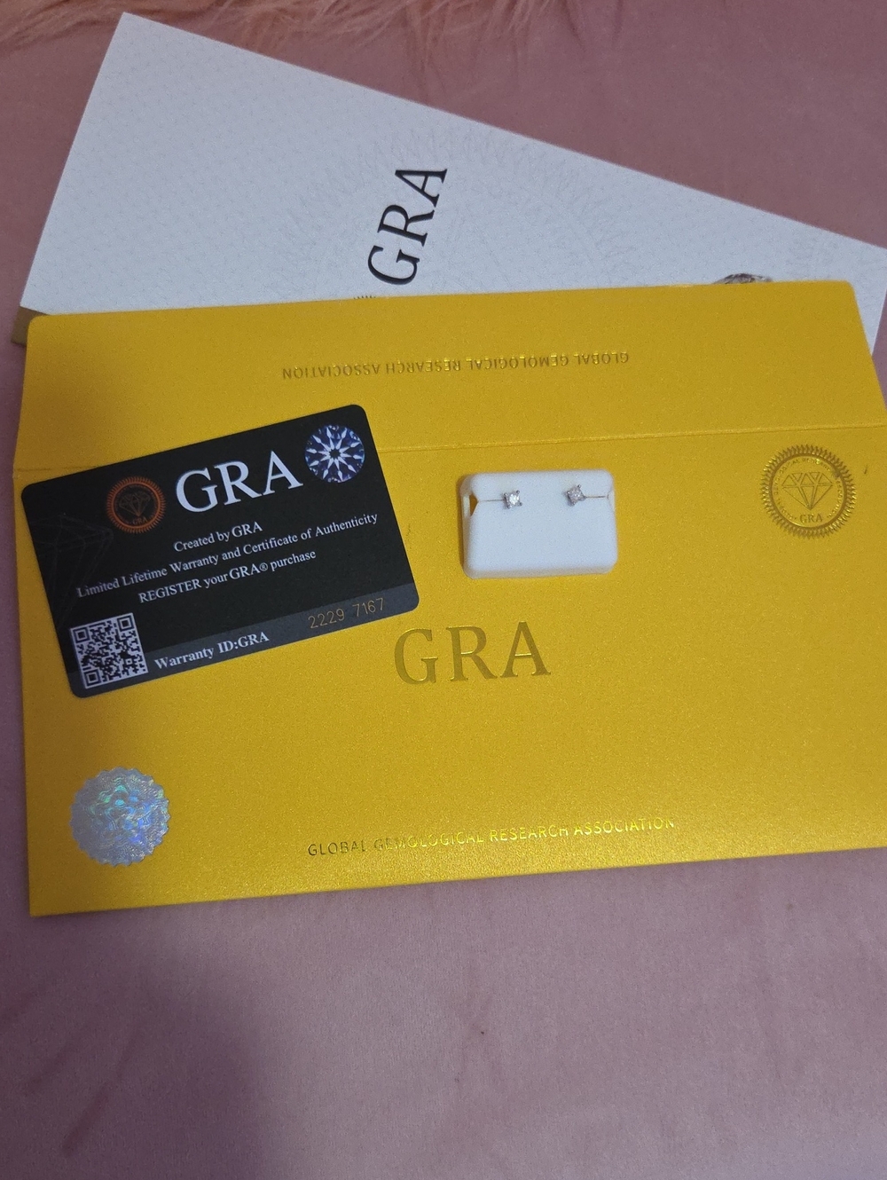 MOISSSANITE GRA CERTIFIED